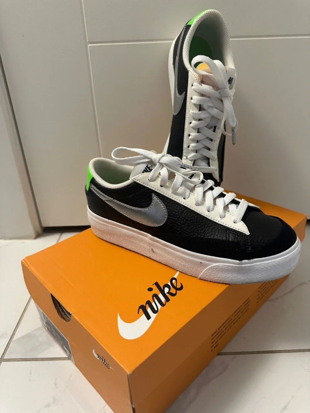Nike Black/White Low-Top Sneakers with Silver Swoosh and Neon Green Heel - (30) - Picture 2 of 8